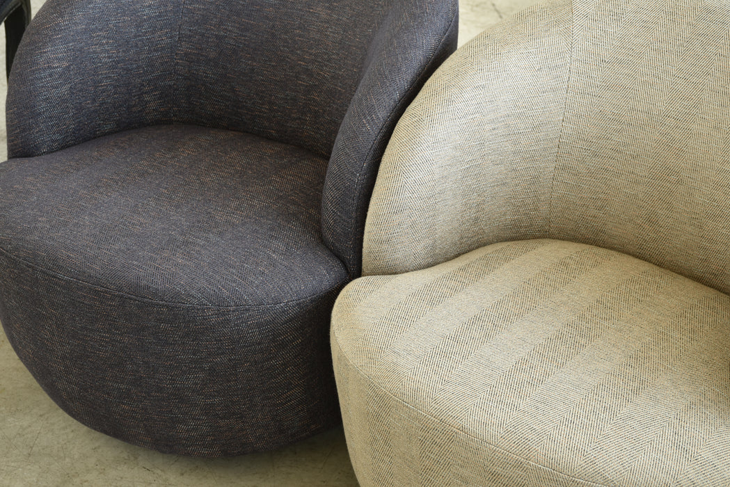 PREUM LOUNGE CHAIR