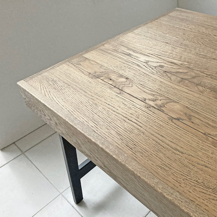 PODERO DINING TABLE