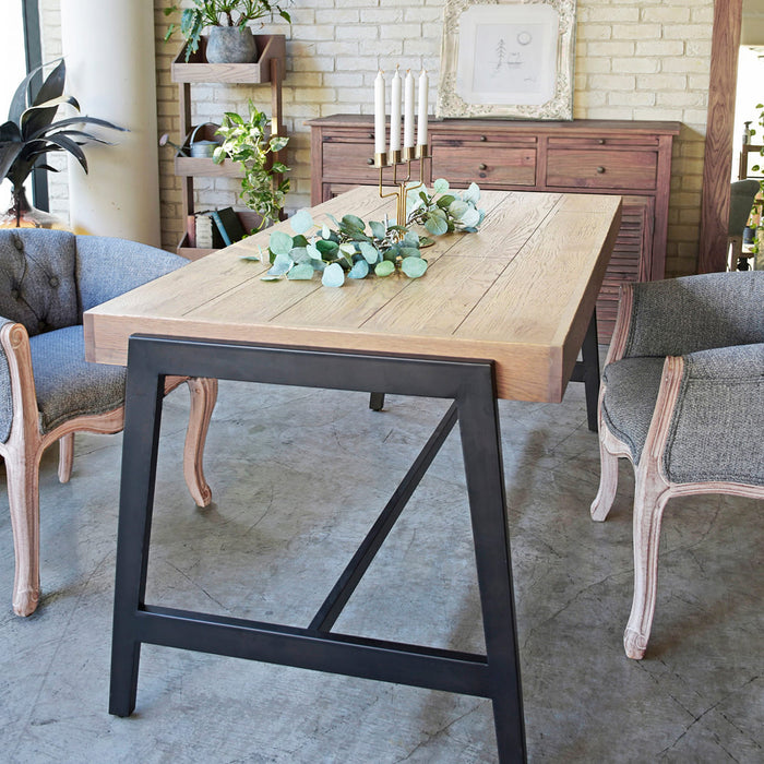 PODERO DINING TABLE